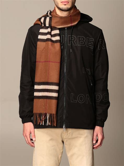 Burberry 围巾 .